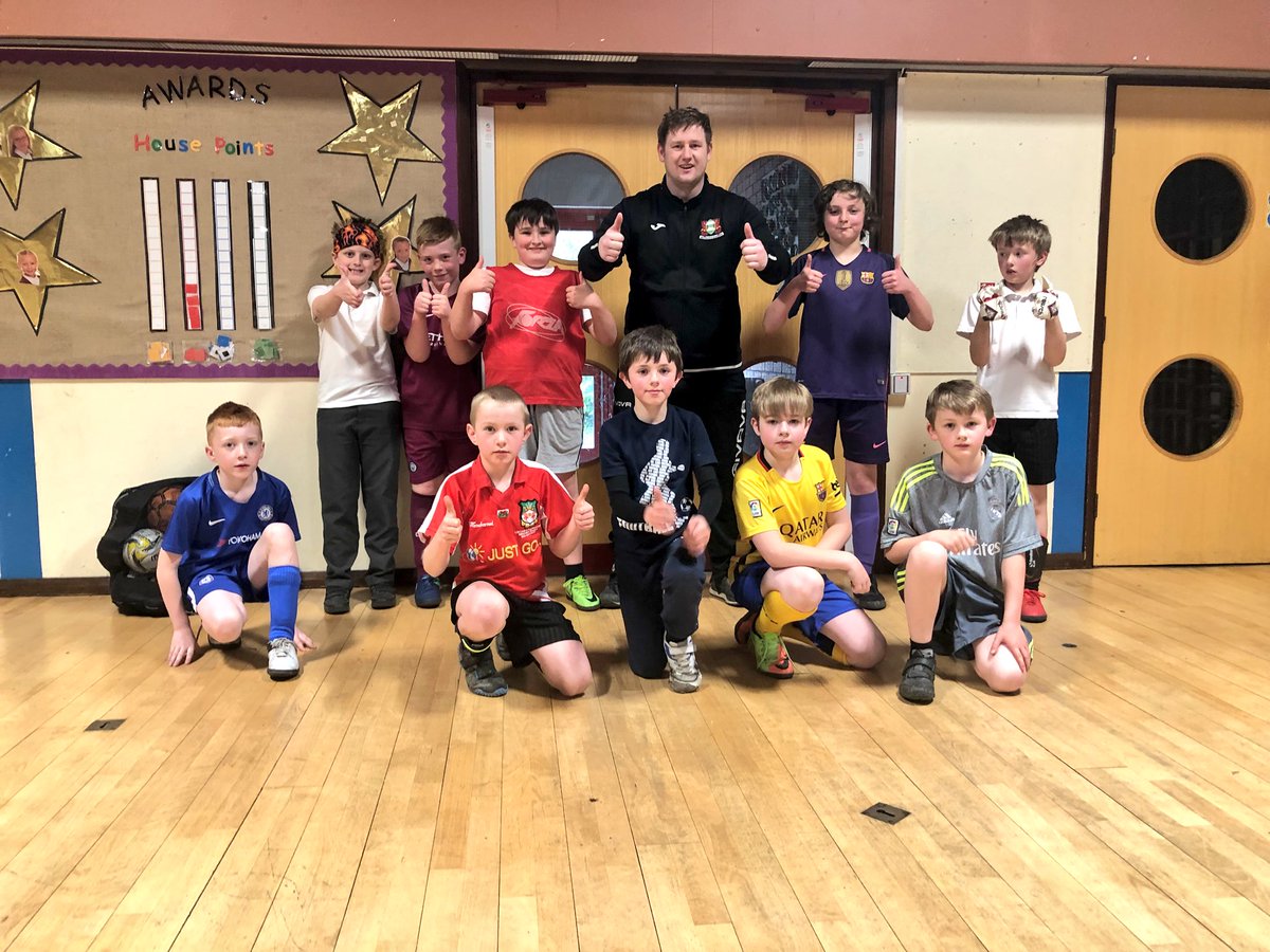 AndrewRuscoe's tweet photo. β½οΈ COMMUNITY ~ There were lots of Flying Saves at Bwlchgwyn School this afternoon as the players experienced a GK session thanks to the @BrickfieldRFC #StayOnSide Project.
Keep up the great work Bwlchgwyn π
#BRFC #FlyingSaves #Keepers https://t.co/dSvPzQRiVL