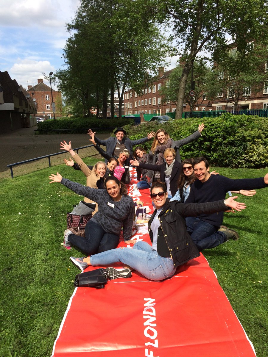 WorknPlaySouth's tweet photo. THANKYOU to the magnificent volunteers from #EdelmanUK who helped us out today as part of their #EdelmanChallengeDay
You were all outstandingly brilliant and lovely and did all of the weird and wonderful jobs we asked for!
Hope you enjoyed your picnic lunch on #HazelhurstEstate https://t.co/QGPTttjoOK