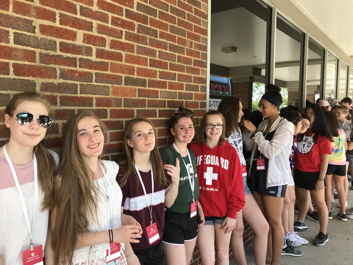 Bus1ForDC2018's tweet photo. #ROMBUS1DC2018 lunches with Primo Family Restaurants. https://t.co/xoeveDonSy