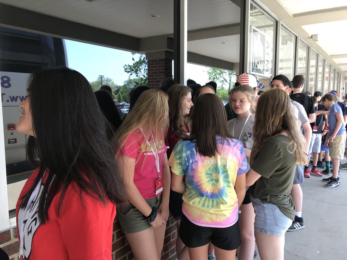 Bus1ForDC2018's tweet photo. #ROMBUS1DC2018 lunches with Primo Family Restaurants. https://t.co/xoeveDonSy