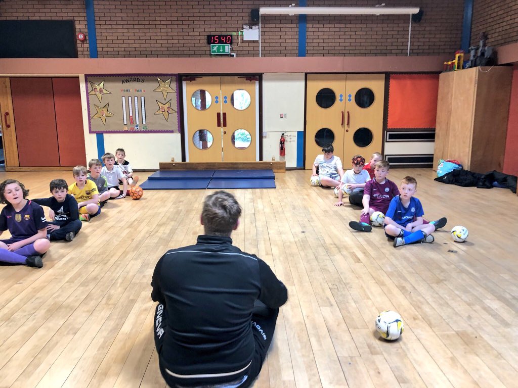 BrickfieldRFC's tweet photo. β½οΈ STAYONSIDE ~ Our @community_br Director @andrew_ruscoe was at Bwlchgwyn School this afternoon as he engaged the players in a #FlyingSaves GK session thanks to theb#StayOnSide Project.
Keep up the great work Bwlchgwyn π
#BRFC #FlyingSaves #Keepers https://t.co/N2hmlivp9w