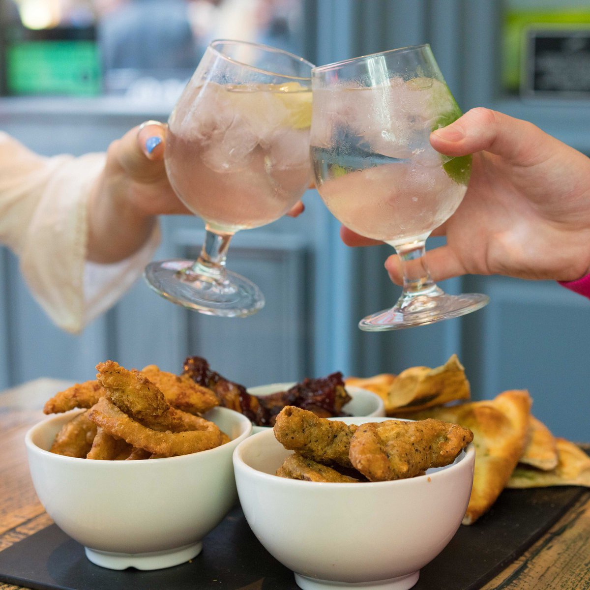 ONeillsPubs's tweet photo. We love Thursday's here at O'Neill's! Want to know why? Well since you asked so nicely, we'll let you in on a little secret. You can get two refreshing G&amp;T's for only £6 all day today and every Thursday after! 🍸

Offers vary. Please visit your local O'Neill's website for details https://t.co/j0YnspiPPw