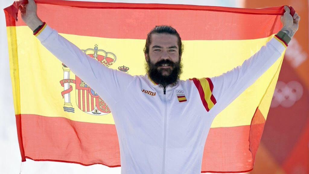 Vamos a ver qué tal nos queda la tabla de #snowboard y una medalla de bronce olímpica en #Pyeongchang2018 con la visita de <a href="/Reginoherma/">Regino Hernandez</a> El domingo a las 19h en el <a href="/cafelapalma/">CAFE LA PALMA</a> #Radioenvivo Te apuntas? Y además música en directo con <a href="/JimmyBarnatan/">Jimmy Barnatán Oficial</a> y <a href="/ele/">ELE</a> #Luna318