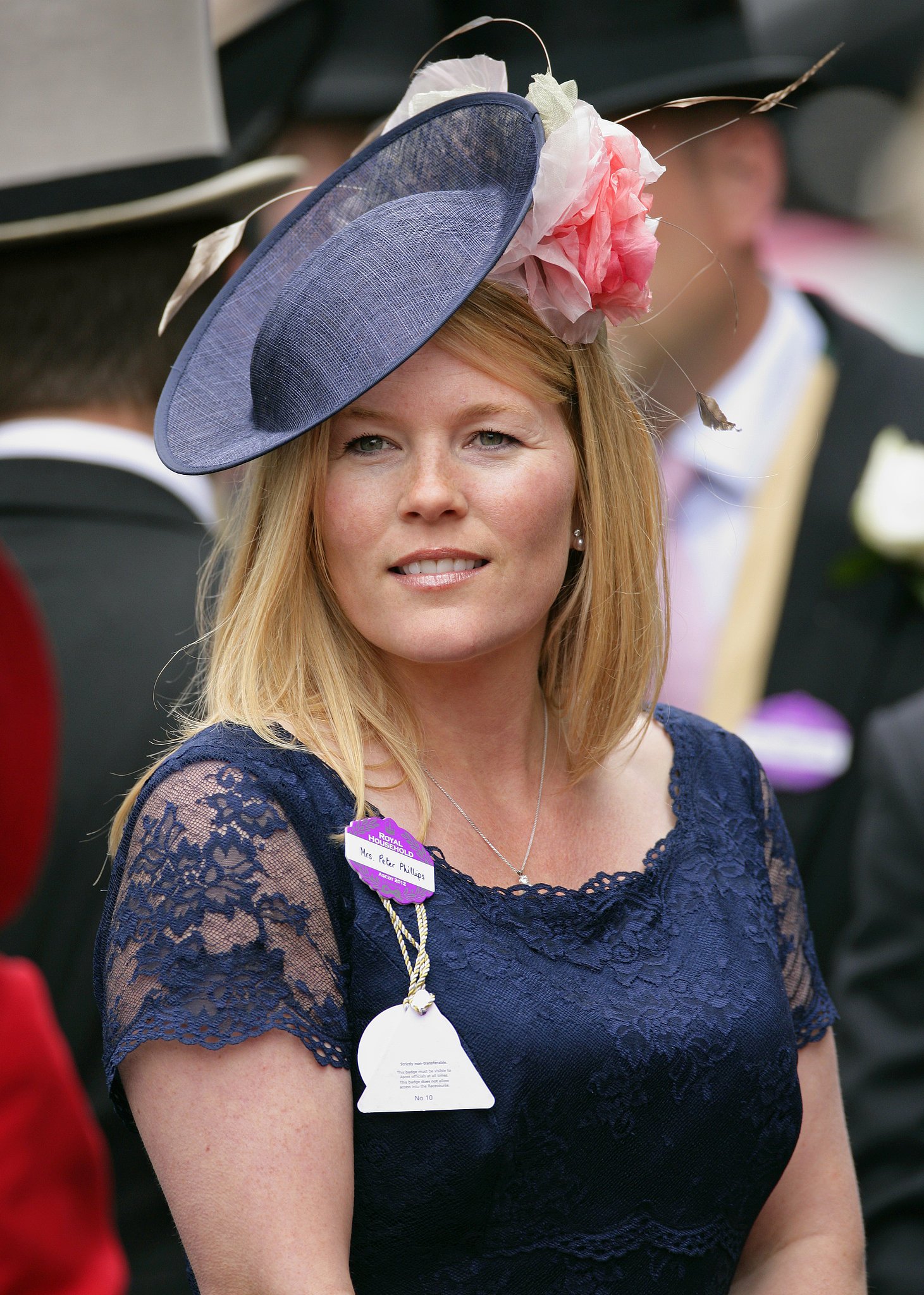 Happy Birthday Autumn Phillips! She\s the wife of Peter Phillips, grandson of Elizabeth II! She turned 40 today! 
