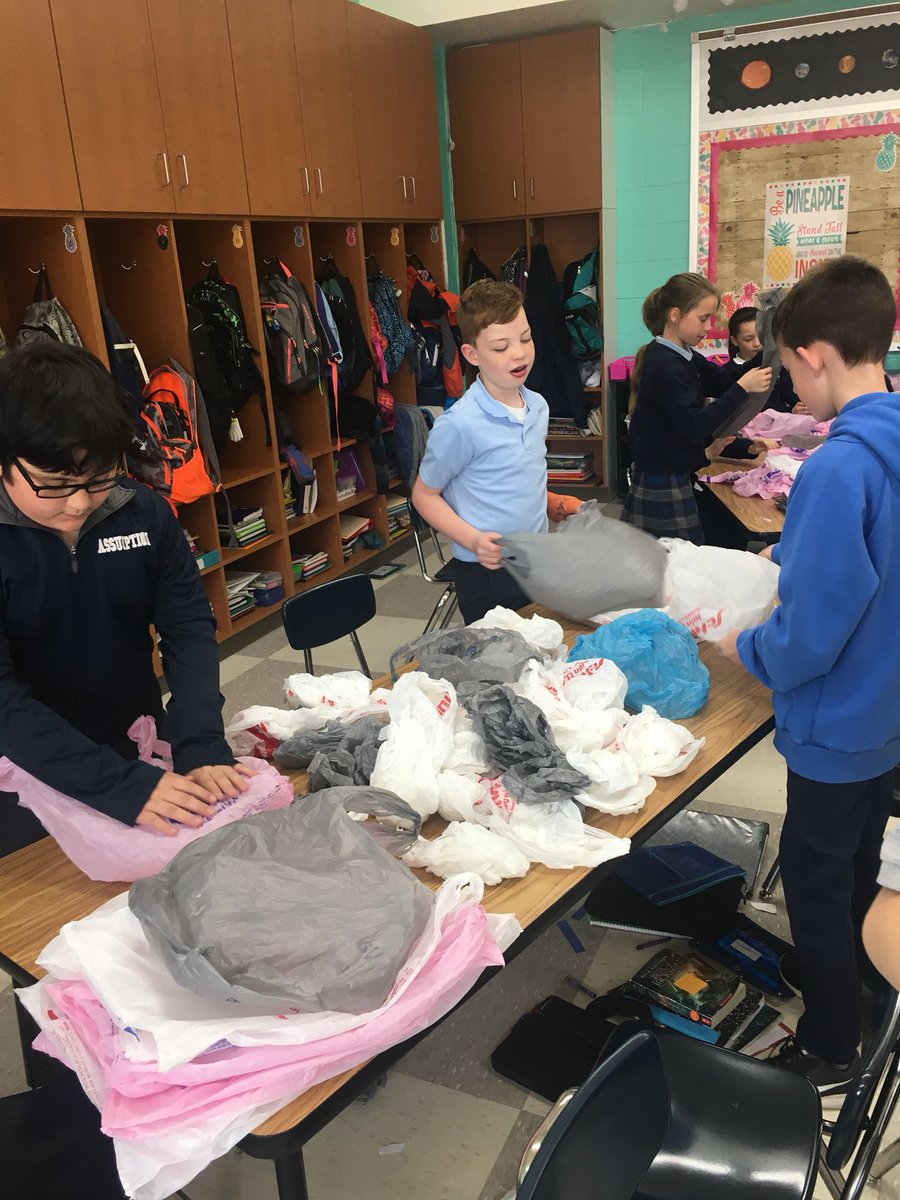 MrsWyattScience's tweet photo. Making plastic yarn for Project Green Street to benefit the homeless. #blankets #plarn #reduce #reuse #recycle https://t.co/Ta6RGnG0ut