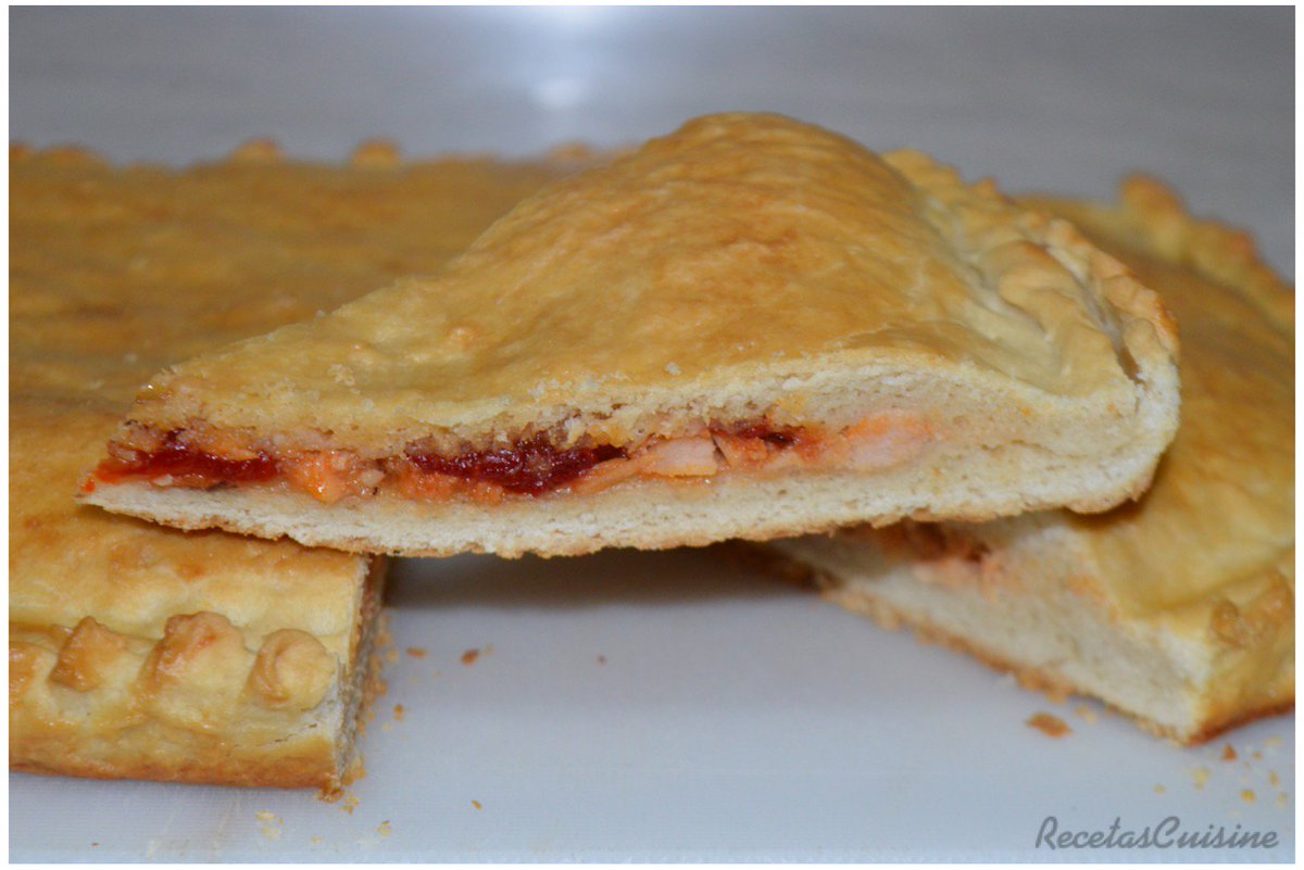Una combinación que nos encanta, unir bonito y pimientos caramelizados de <a href="/latejea1/">La Tejea</a> y preparar una empanada de diez. No quedarán ni las miguitas!! 
Receta: bit.ly/2JPPC9c