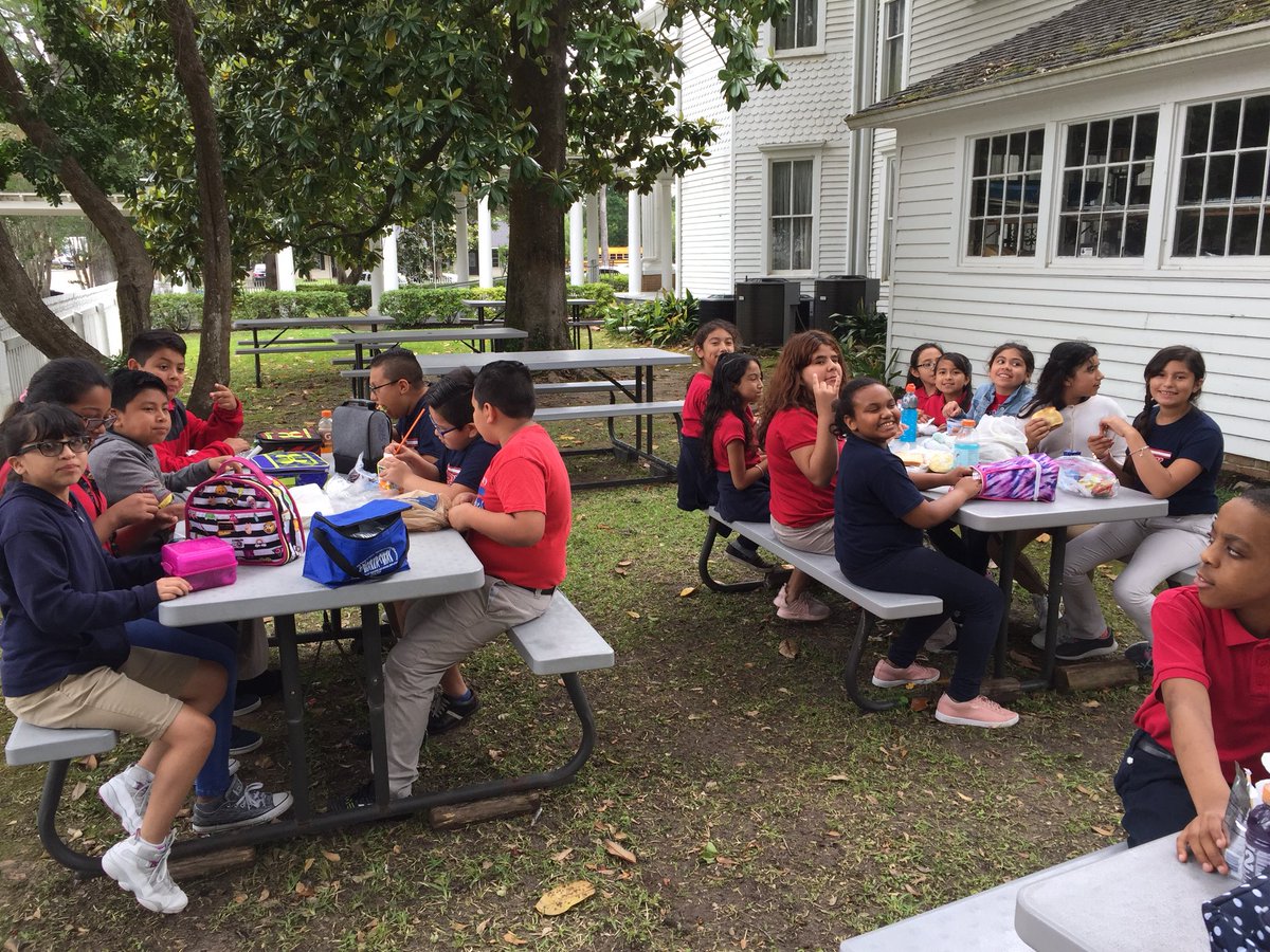 msaguilar11's tweet photo. And we got to have lunch outside with perfect weather. @KennedyCougs @Alief_SS #fortbendmuseum https://t.co/sPinWB6rVk