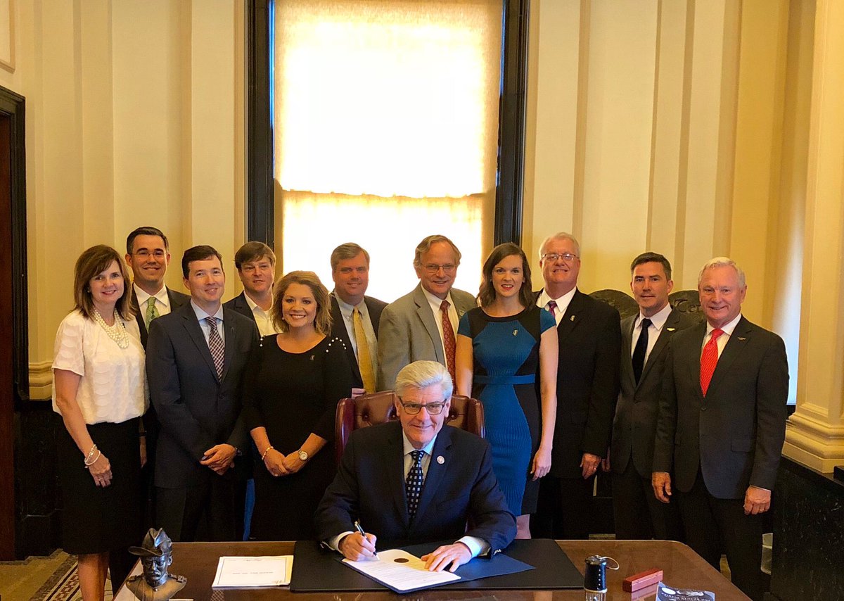 medcinfo's tweet image. MEDC and @mdaworks are excited that Governor @PhilBryantMS proclaims May 7 – 12 as Mississippi Economic Development Week to recognize the contribution of economic developers. #MSEDWeek #EconDevWeek #EDW2018