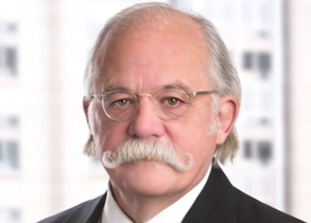 haveigotnews's tweet photo. Trump lawyer Ty Cobb quits to focus on his fried chicken business: https://t.co/vASYwEE4BT