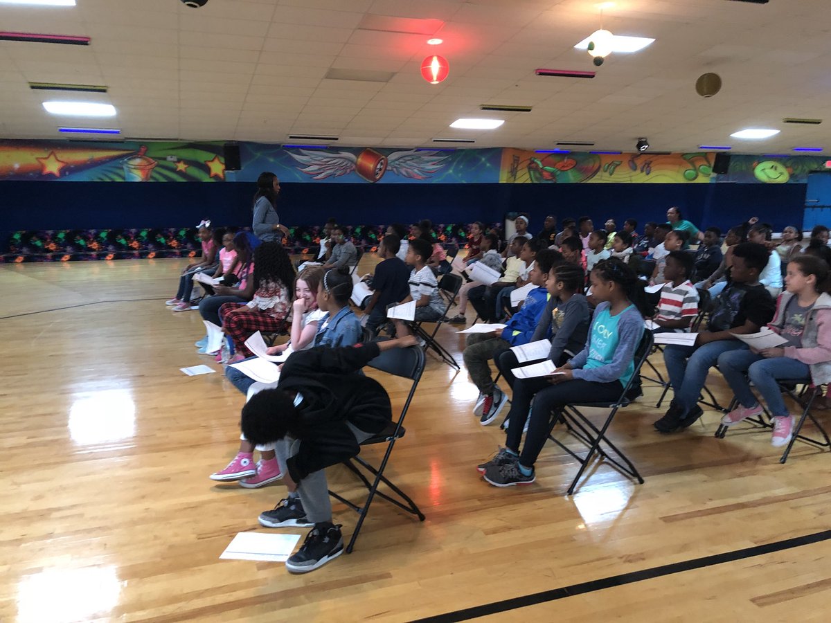 HarvardSES's tweet photo. Harvard Scholars enjoying the STEM field trip to Starlite Skating Rink @iwhittedsims @MrsWilliams1705 @sims_ivyleague https://t.co/IP6A38OpeY