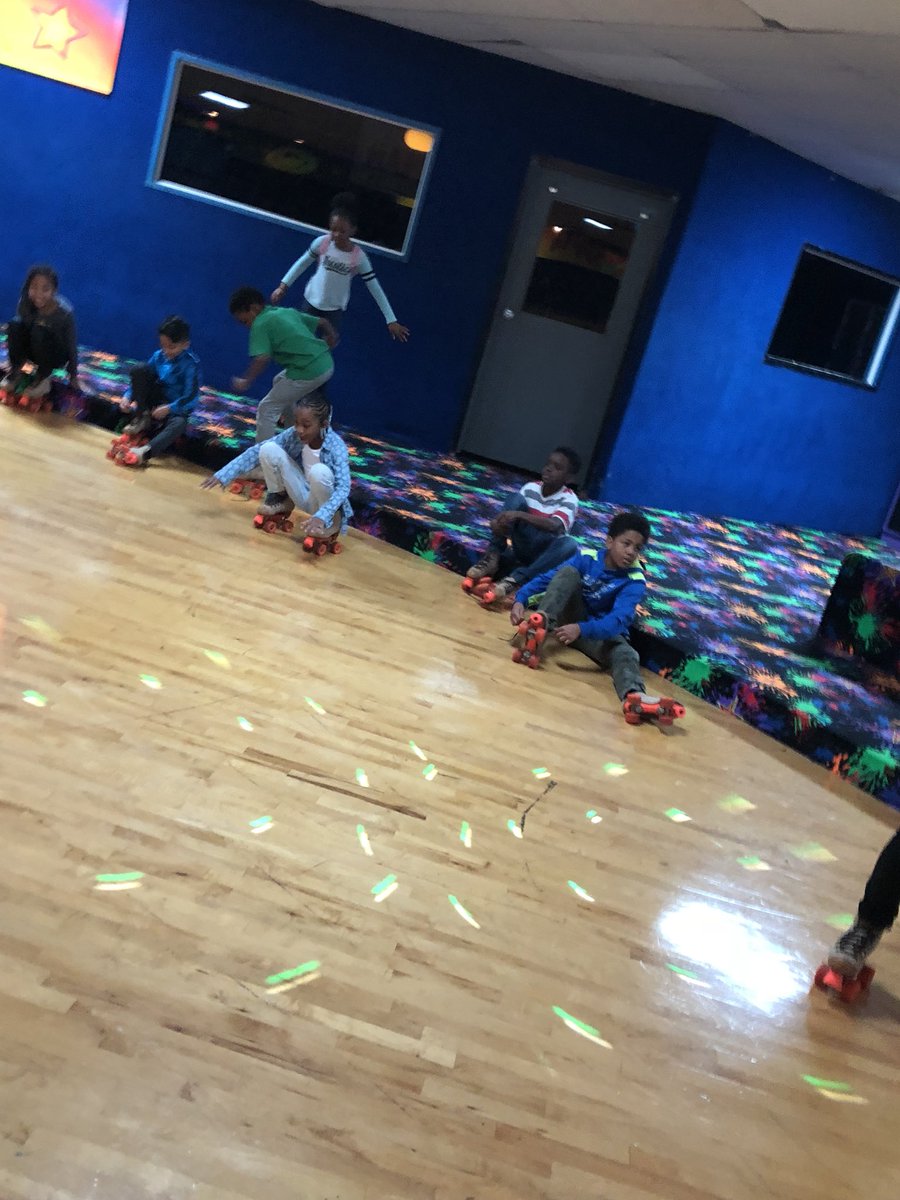 HarvardSES's tweet photo. Harvard Scholars enjoying the STEM field trip to Starlite Skating Rink @iwhittedsims @MrsWilliams1705 @sims_ivyleague https://t.co/0jhh0ffumi