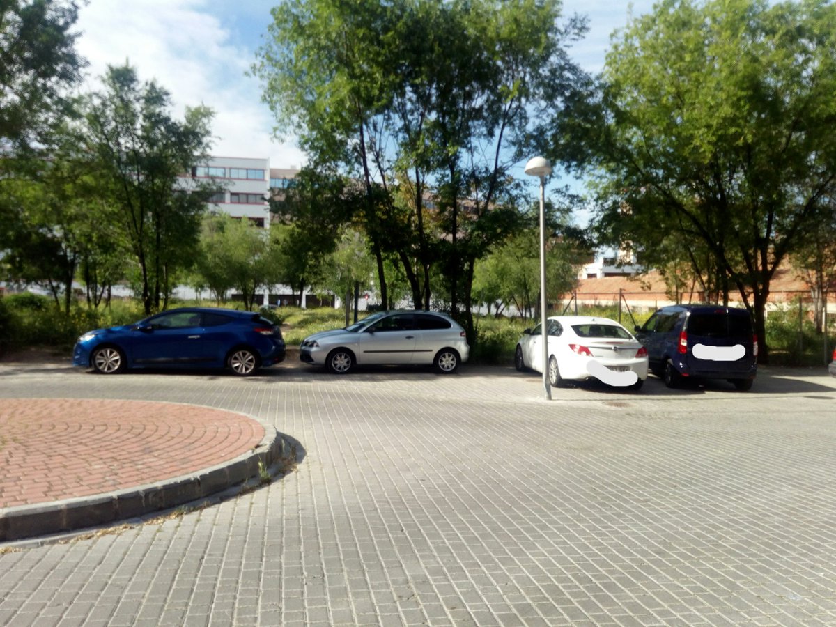 usuarioescogido's tweet photo. @jetaparking Antonio López 246 madrid. Aunque no lo parezca, eso, es una acera.... @policiademadrid #jetaparking https://t.co/uz3mszUrvr