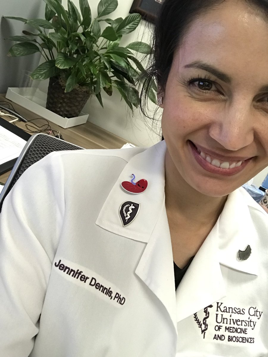 embryoprof's tweet photo. Male coworker: ‘Is that an Apple on your collar?’
Me: ‘Nope, it’s a placenta.’
Him: ‘Well, now that you’ve ruined apples for me.’
Me: ‘Sorry??’
🤣🤣🤣
#anatomyproblems #placentasrock #notanapple @iheartguts https://t.co/gSnPcd9Hs0
