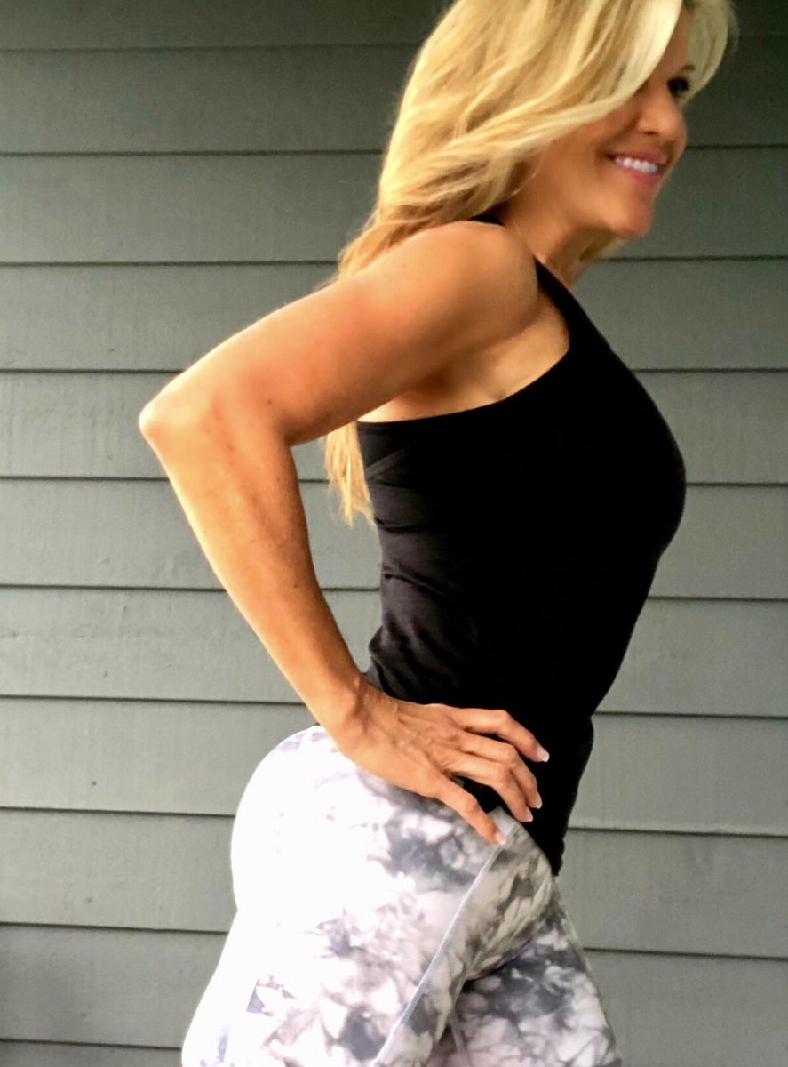 FitFabFor's tweet image. ➡️Best🍑 #booty #hotel workout 👍with my favorite @DynaProDirect resistance bands! Link for full #workout ➡️ fitfabforever.com/2018/05/02/hot… #summerbody #FitnessGirl #fitnesslifestyle #Traveller #personaltrainer #loseweight