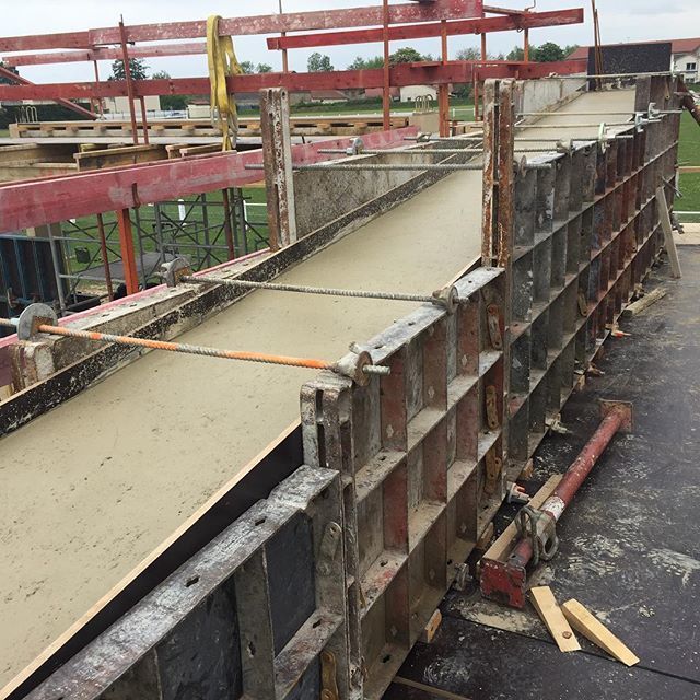 LabexAECC's tweet photo. Sloped Lintel:
#MaisonPourTous #ENSAG #CulturesConstructives #CRAterre #Cemex #Chanut #DesignBuild #MaterialsMatter #DetailsMatter #ArtOfBuilding #NID https://t.co/78lzib163r https://t.co/LIYek67sE3