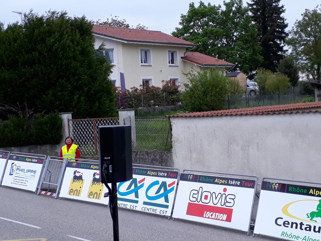 Crédit Agricole Centre Est partenaire de longue date du Rhône Alpes Isère tour cycliste une belle journée pour nos clients sociétaires invités pour l étape Charvieu Chateauvillain