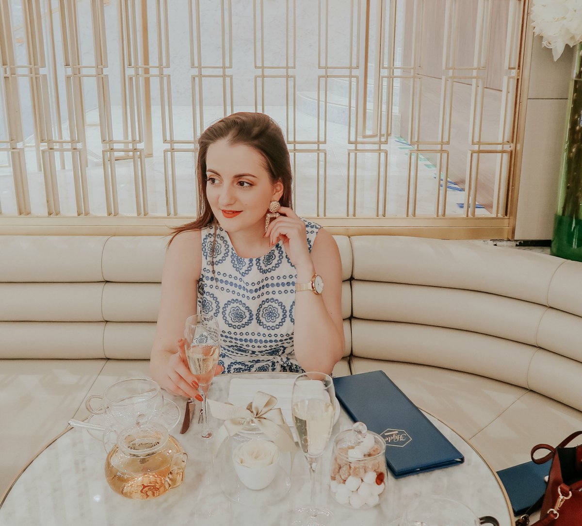 Ready to discover your new favourite afternoon tea spot in London? bit.ly/BloominBrillia… <a href="/royallancaster/">Royal Lancaster London</a> {wearing <a href="/Bodenclothing/">Boden</a> Broderie Dress}