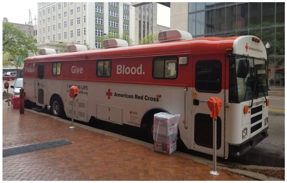 FESnonprofit's tweet photo. It's a great day to make a difference! Our staff is rolling up their sleeves today in support of the @RedCross. We're saving lives one donation at a time. #FESCares #LNK https://t.co/8SXPlRr9pw