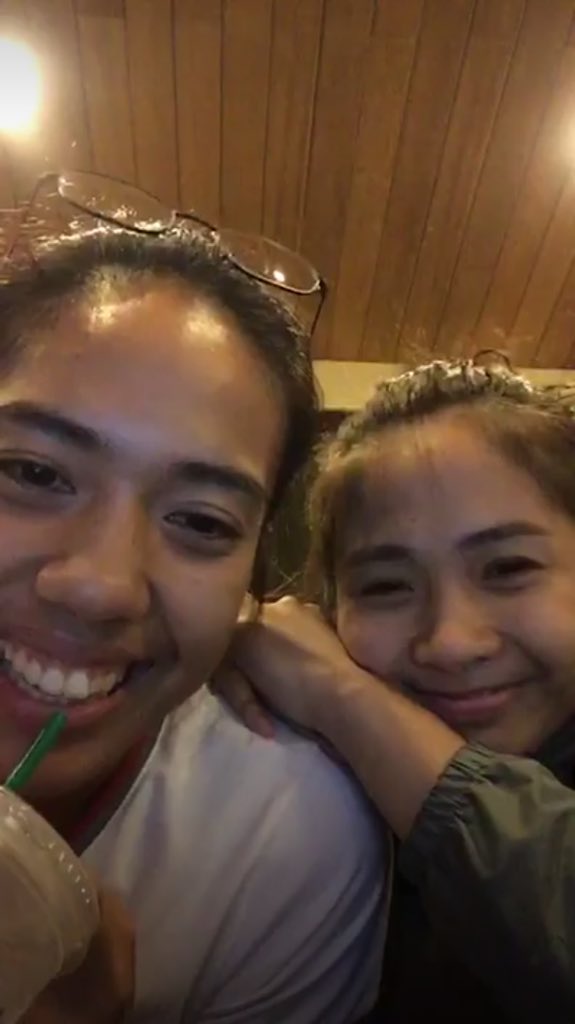 NikkiMgsrleFP's tweet photo. ang cute po ni ate marian and ate nikki! #MarKki ♥️ https://t.co/AxsJRPlTHU