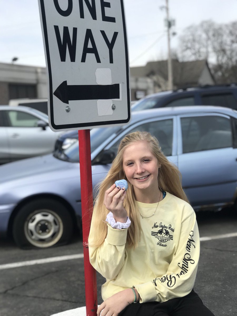 erin_leonhardt's tweet photo. Come celebrate the diversity in our community at the Leach amphitheater on May 5th from 11-3pm! Go find these rocks in Oshkosh for more details. @CommunitiesONHS @UICoshkosh @MrazHaylea https://t.co/wVh2qZMDSy