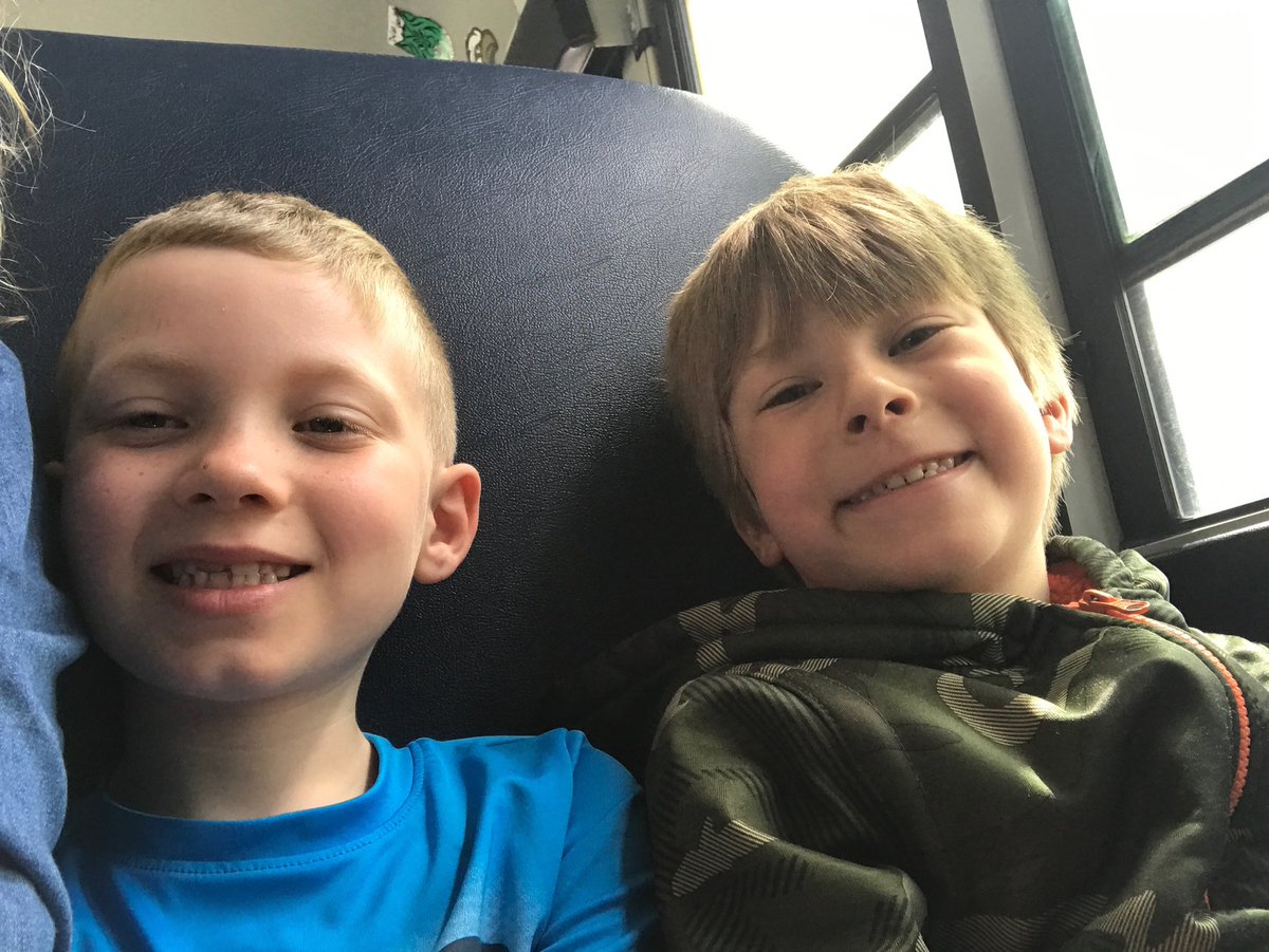msoyler1stGrade's tweet photo. Heading to the nursing home to sing @lcblazers #LCServes https://t.co/FM3ZNklece