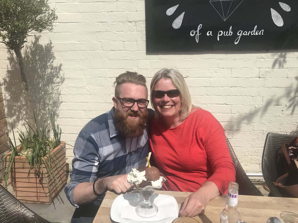 #SUAHour tweet media