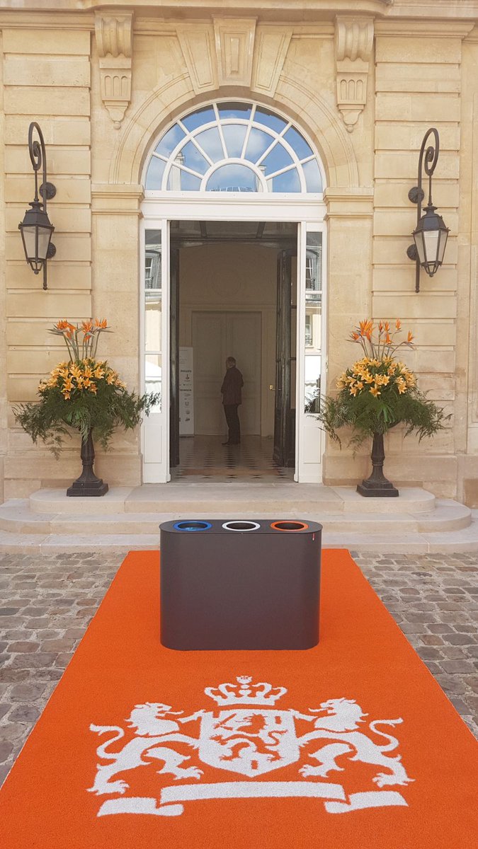 Onze Wido &amp; Martin, maken zich op voor een bijzonder "Oranje" delegatie bezoek aan de Nederlandse ambassade in Parijs! Vive la France .. Vive la Lune! 🇨🇵🇳🇱