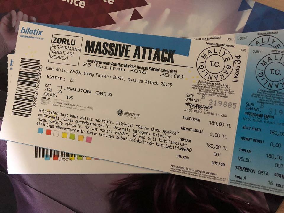 Herkese selamlar, bir çekilişle karşınızdayım:

Malumunuz 25 Haziran'da Zorlu'da Massive Attack konseri var. Elimde "Balkon-Orta" için bir adet bilet mevcut.

Bu tweeti fav'layıp rt'leyen ve bendenizi takip eden 1(bir) kişiye bileti hediye etmek istiyorum. Şansınız bol olsun.😋