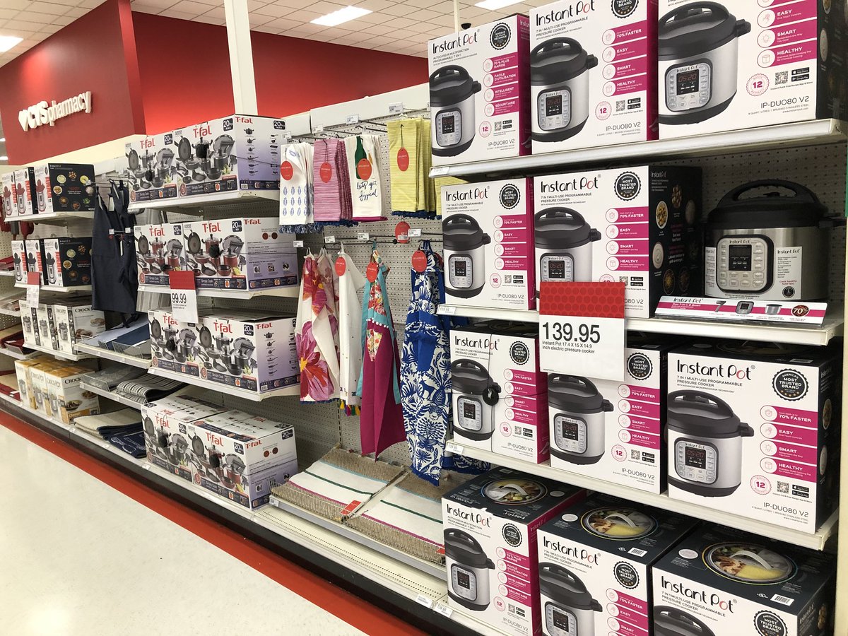 birdcallone's tweet photo. Ready at the #TheGreat1788 to #BringJoy to our guests shopping early for #MothersDay @sarah_hunsucker @fijiashwin @fijiashwin https://t.co/kLFZamBtC8