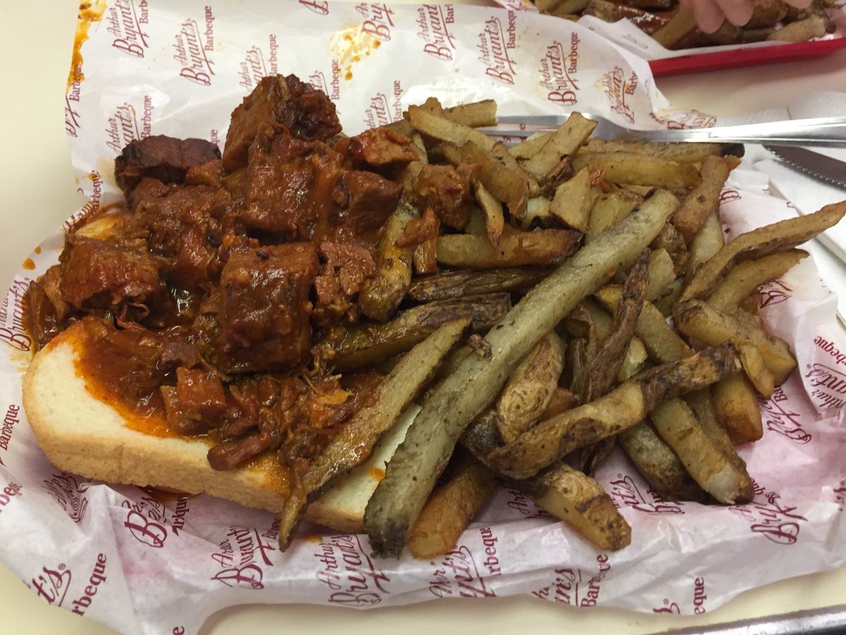 mahonsports's tweet photo. Pregame meal @ArthurBryantsKC before @Royals @tigers matinee  with @ankenyarrow &amp; soon to be  twitter literate #LarryMorgan https://t.co/wiPiCy1mRG