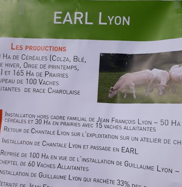 FCBDeputeduCher's tweet photo. Merci à la famille Lyon d’avoir accueilli @EPhilippePM dans son exploitation pour une rencontre avec les Agriculteurs du Pays-Fort avec qui j’ai expliqué au 1er Ministre que la sortie du zonage ICHN est injustifiée & inacceptable !
#MatignonCher #Berry #Cher #PaysFort #ICHN #ZDS https://t.co/NnEJ78XqEs