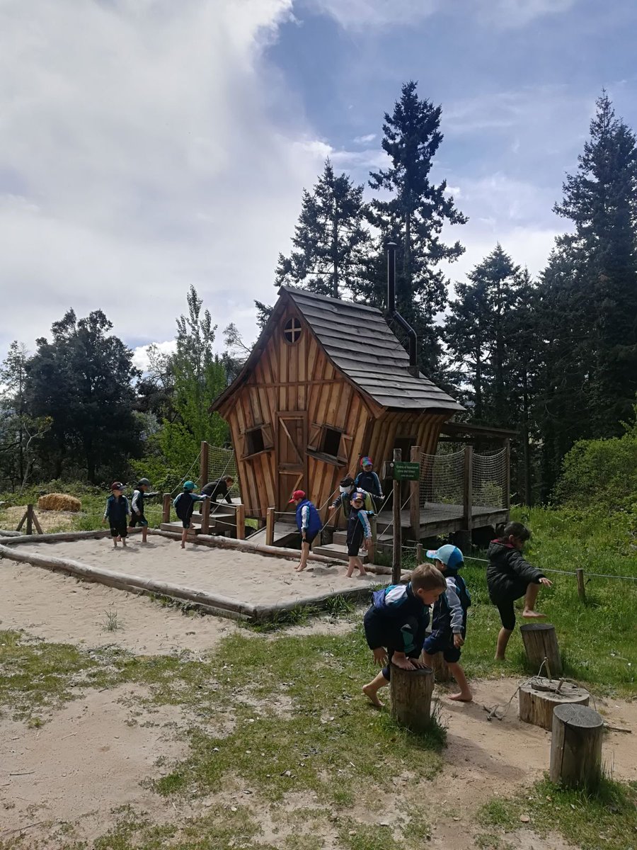 OmsidePrat's tweet photo. Els Escaladors i els Karatekes hem passat un dia genial a la Selva de l'aventura fent el recorregut camina descalç #elsenderdelssentits #p4 #elssentits #sensacionsnoves #aventura #respectemlanatura #pedrerafundació@omsidepratmanresa #gaudimdelentorn https://t.co/JMvojPSDc7