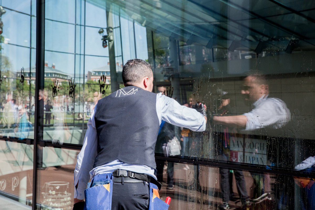 disob_futures's tweet photo. The @vangoghmuseum wipes #ShellsDirtyHands away. If they only dared to remove Shell's stains on our culture #DropShell #ArtWash https://t.co/QO1zUWHU0Q