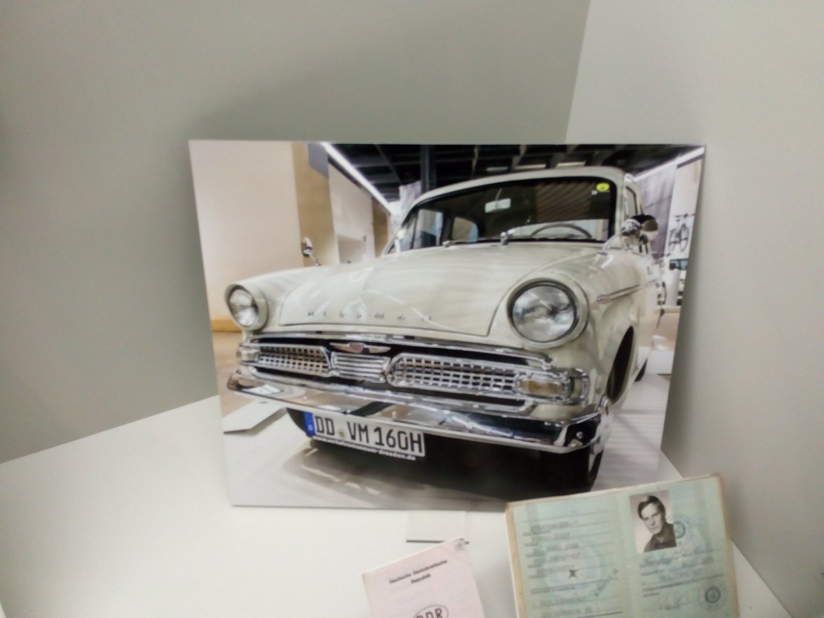 RalfLippold's tweet photo. Kreativität hatte schon immer einen hohen Stellenwert in der früheren DDR, auch beim “Verlassen“ des Staatsgebietes #Autoausstellung #Hillmann https://t.co/KMXIW8BdFH