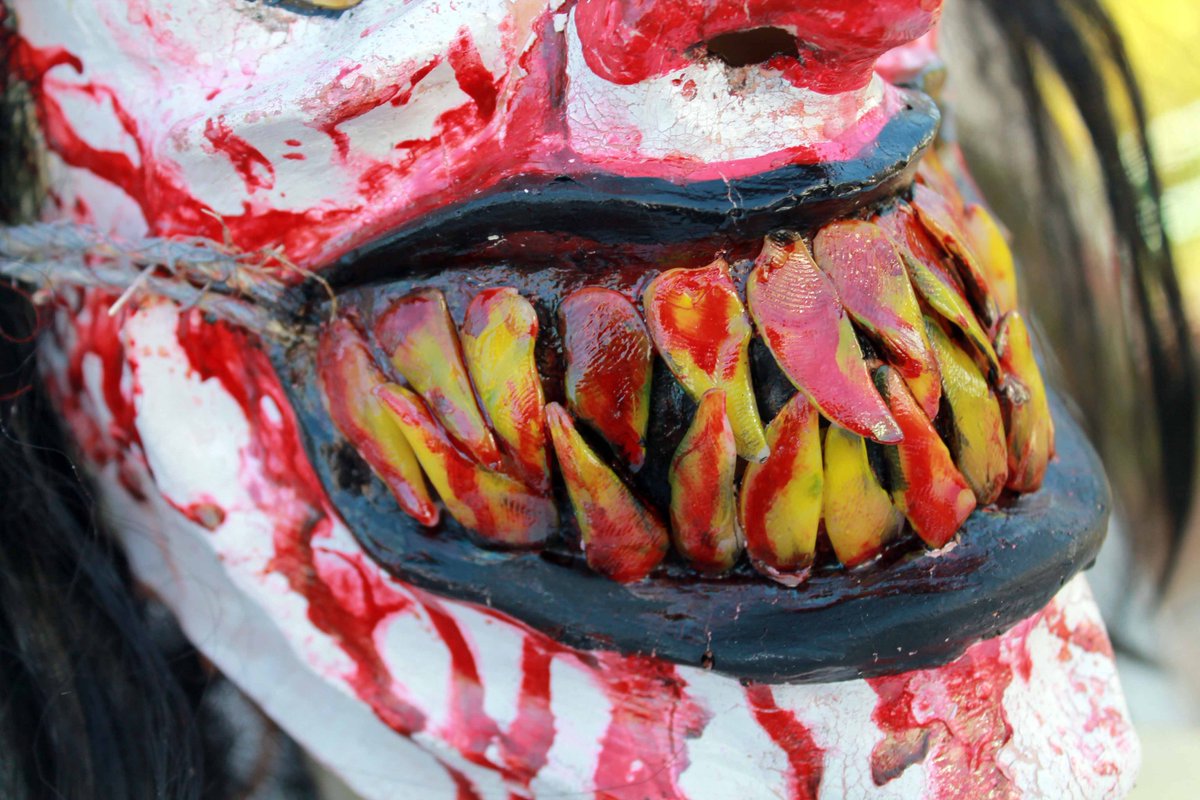 DesignzSinister's tweet photo. New #scary #clown #latex #mask listed in our shop!  Click to view whole pic, plus more!  https://t.co/G1wbqRa6w3  @JudgeRazorBlade @MaskCollector94 #halloween #hauntedhouse #prop #original #affordable #professional #HorrorMovies #polymorph https://t.co/hNjklr6C8z