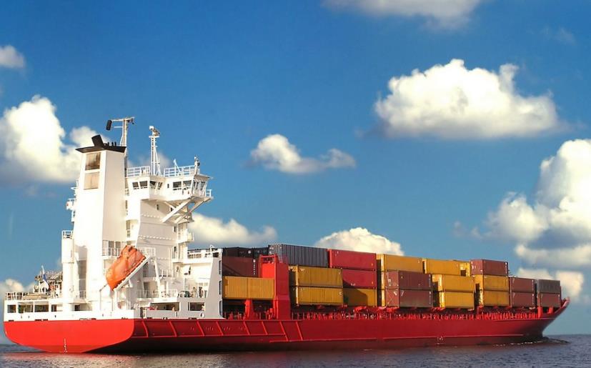 Cigisped_Genova's tweet photo. The phasing in of the new ultra large containerships in 2018-2020 is not matched by a commensurate injection of feeder tonnage, suggesting either an ordering spree of such vessels or a feeder shortage, SeaIntel Maritime Analysis said. https://t.co/H7Bcz6xBxt https://t.co/4s1RVB8oqE