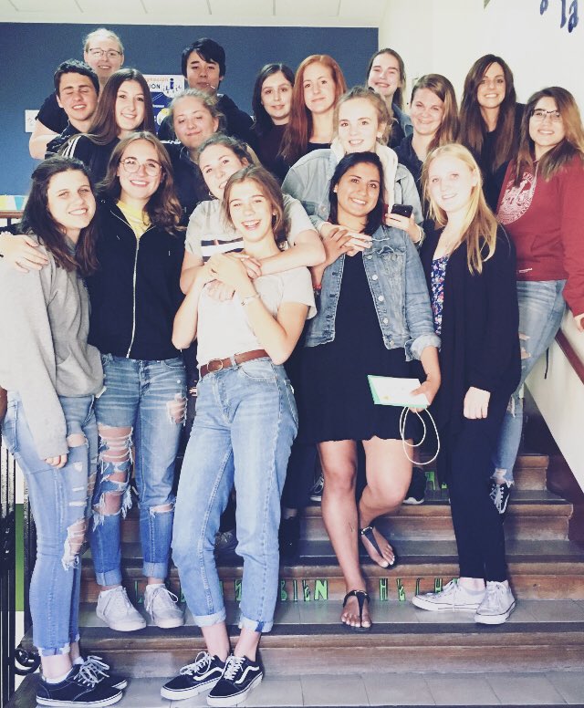 RebBloomsbury's tweet photo. The school’s gonna miss you, guys. And this Spanish teacher too, quite a LOT. #Spanadians @ciamariaz 🇨🇦🇪🇸 https://t.co/C9g6w9x9bz