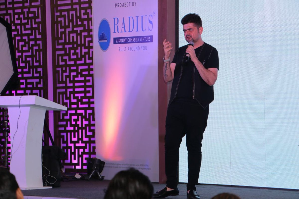 summerfest54's tweet image. And the day ended on a high at #SantacruzSummerfest. What a phenomenal fun Thursday it was. We'll see you same place tomorrow. #Avenue54 #RadiusDevelopers @DabbooRatnani @radiusdeveloper @TDXMumbai @Mickeymehta