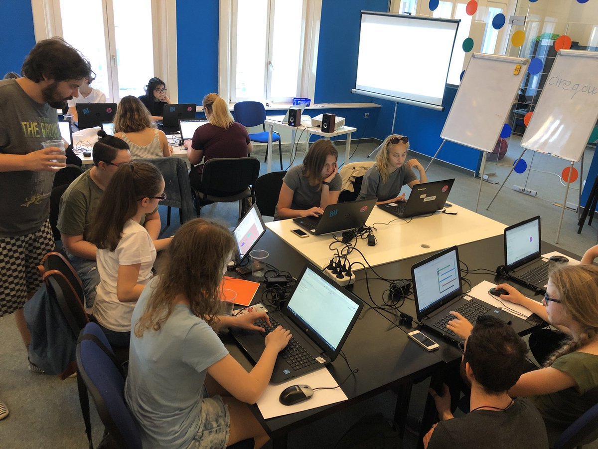 peterarvai's tweet image. #skool #codinggirls @prezi