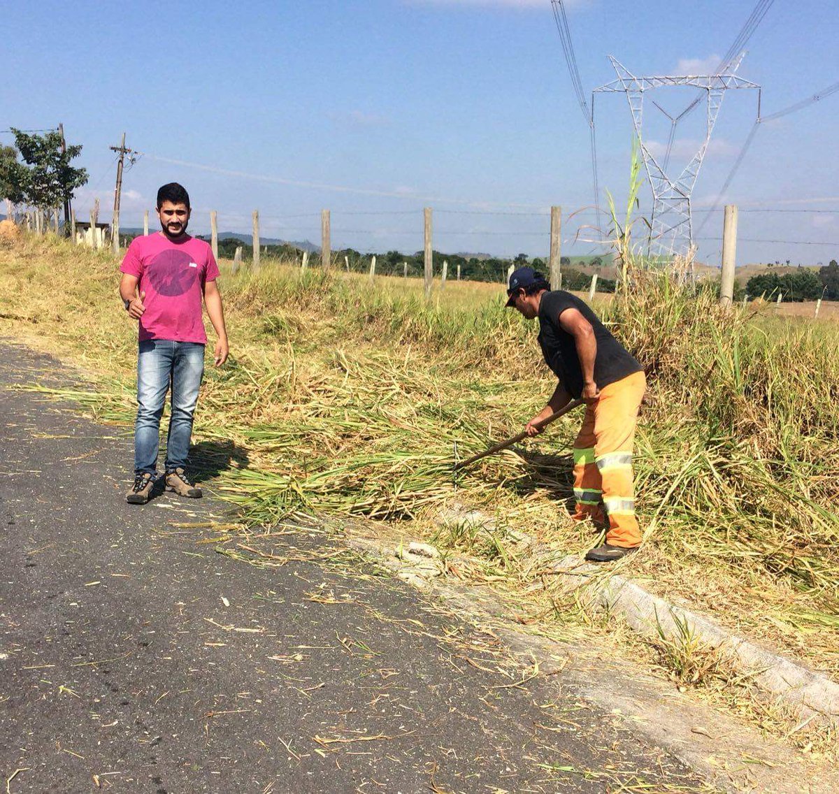 helionishimoto's tweet photo. Após um pedido do vereador Henrique, de Jambeiro, solicitei ao DER que fosse feito a roçada e manutenção das margens da SP-103, que liga o município a Caçapava. Os trabalhos começaram hoje!
#HélioNishimoto #UmTrabalhoBaseadoNaÉtica #Trabalho #Jambeiro #Caçapava #Transporte https://t.co/SDW4eMqqlC