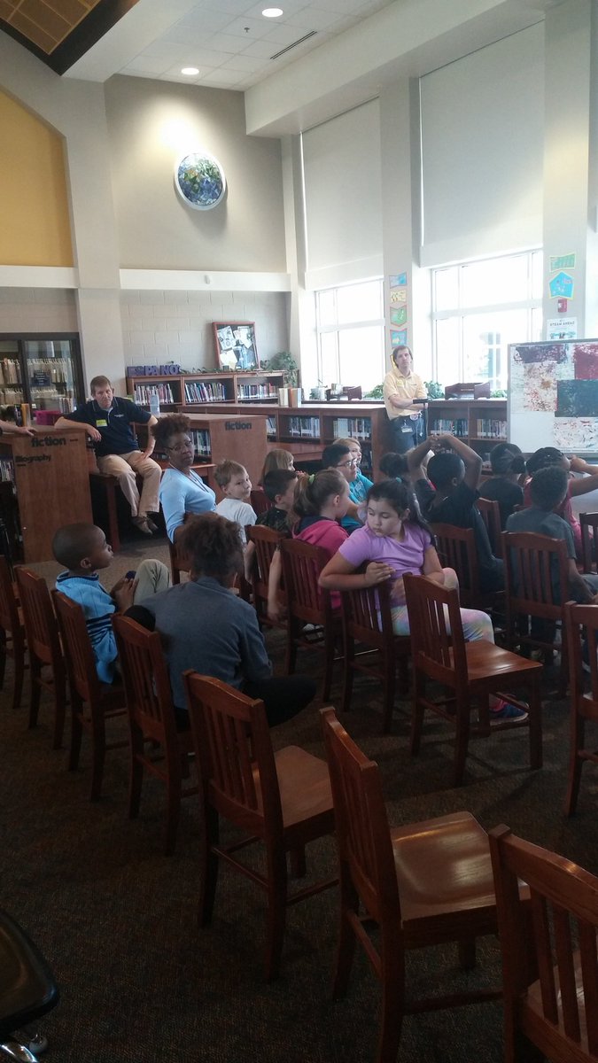 alanadavis1233's tweet photo. When you can connect with a #STEAM partner who brings in their #LaserProject to wow the students at your school @MabletonES #UltimateLearningExperience @GTRI @STEMcobb https://t.co/uid6r9D8dS