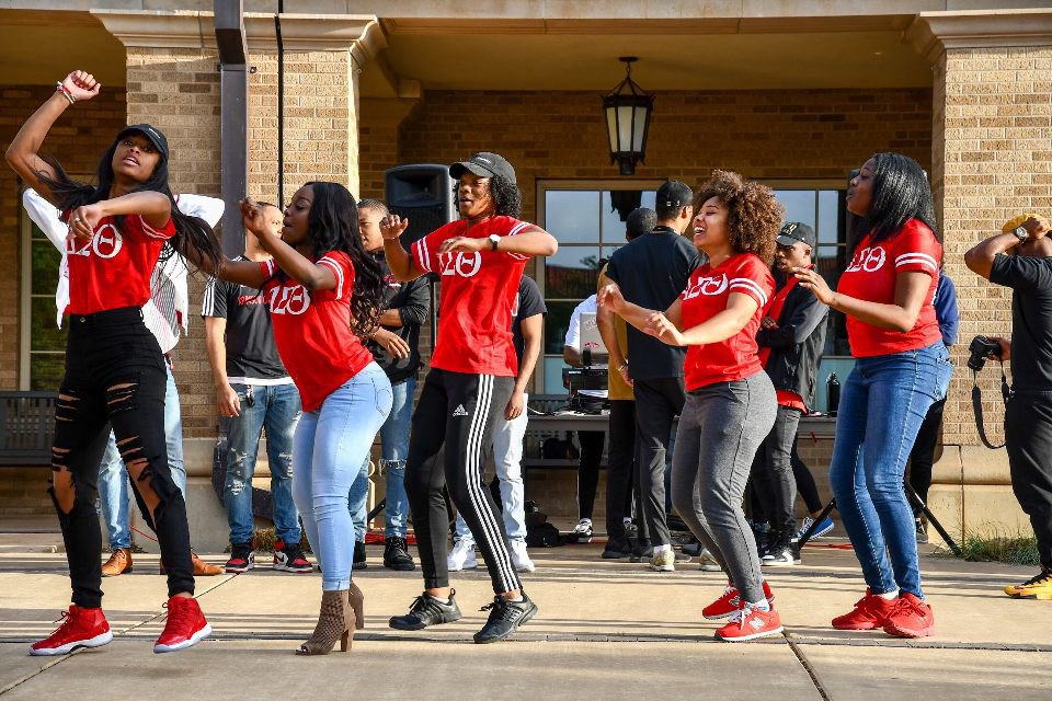 robynbriaadams's tweet photo. Humpday 🐪 5.2.18 
@TxTechDeltas 
#ΗΛ🐼 https://t.co/HVqX4EJjhK