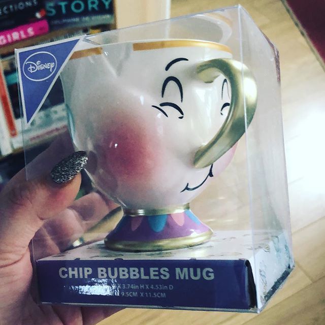 aimeeraindrop's tweet photo. I can’t tell you how excited I was to find the adorable Chip Bubbles Mug in my local @primark. Torn between using him for every damn cup of tea I drink and keeping him in the box on display. He’s just too cute 😍
.
.
.
#chipmug #chipbubblesmug #chipbu… https://t.co/EA67lp5h3x https://t.co/3wu0Gb1WUD