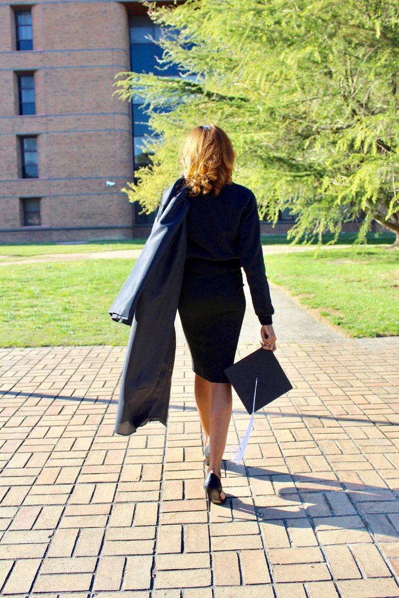 _SimplyPink_'s tweet image. &amp;amp; Just like that it's over...Undergrad complete 👩🏾‍🎓 🙌🏽🎉 
#HamptonU #HBCUgrad #Blackgirlsgraduate