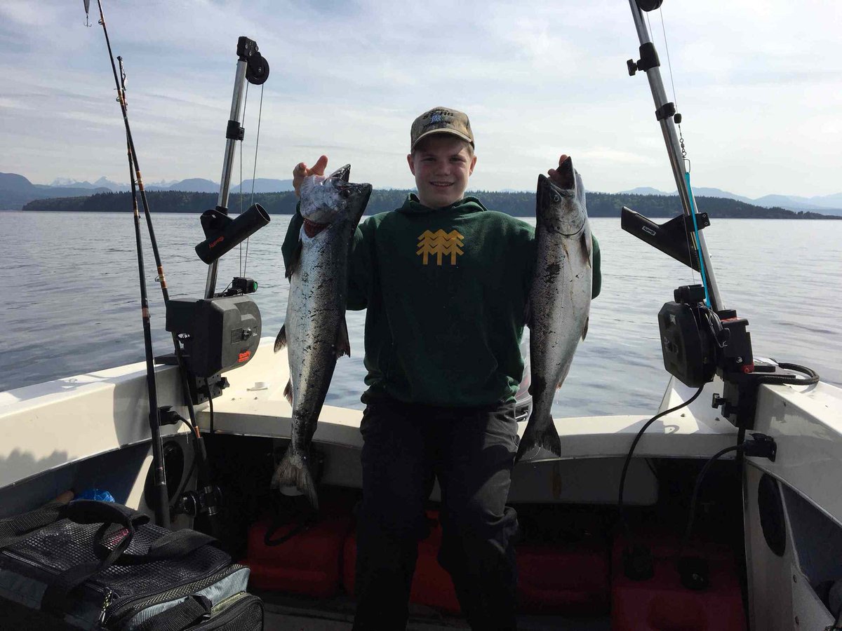 shampoocrew's tweet photo. @ScottyProducts Matty tubs out at Coho Point #powellriver quick morning bite before school #TheWayToFish #livingthedream #tomicplugs https://t.co/sUfveqYvXo