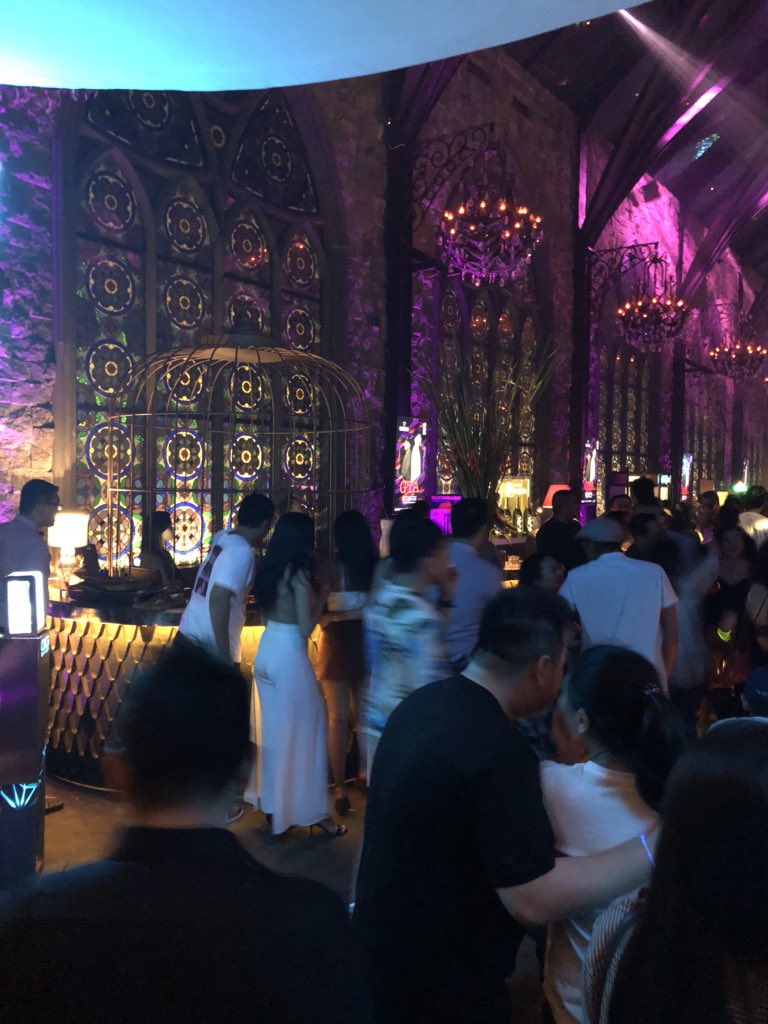 MadpopID's tweet photo. The night is still young at GDP &amp; Lotame ELECTRIC NIGHT OWL at Mirror #APMF2018 https://t.co/bA0ZezxnDC