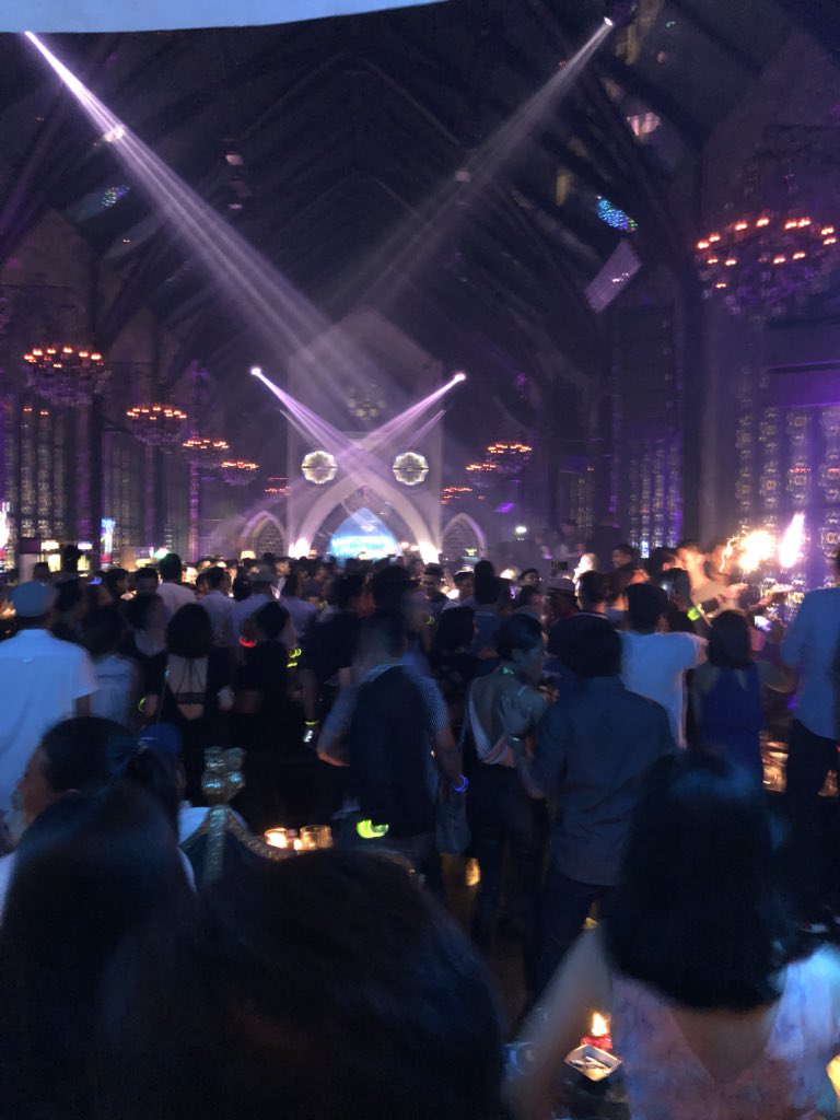 MadpopID's tweet photo. The night is still young at GDP &amp; Lotame ELECTRIC NIGHT OWL at Mirror #APMF2018 https://t.co/bA0ZezxnDC