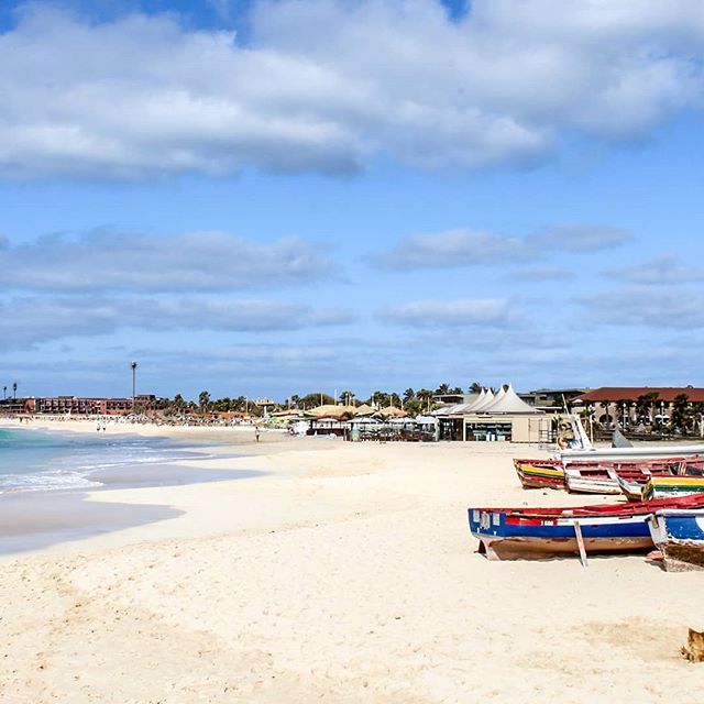 Apollo Rejser Twitter: "Stranden ved Santa på Kap Verde er ca. 8 km lang, kridhvid og med smukt blåt vand ☀️😍 Her ligger 3 vores hoteller LIGE ned til: