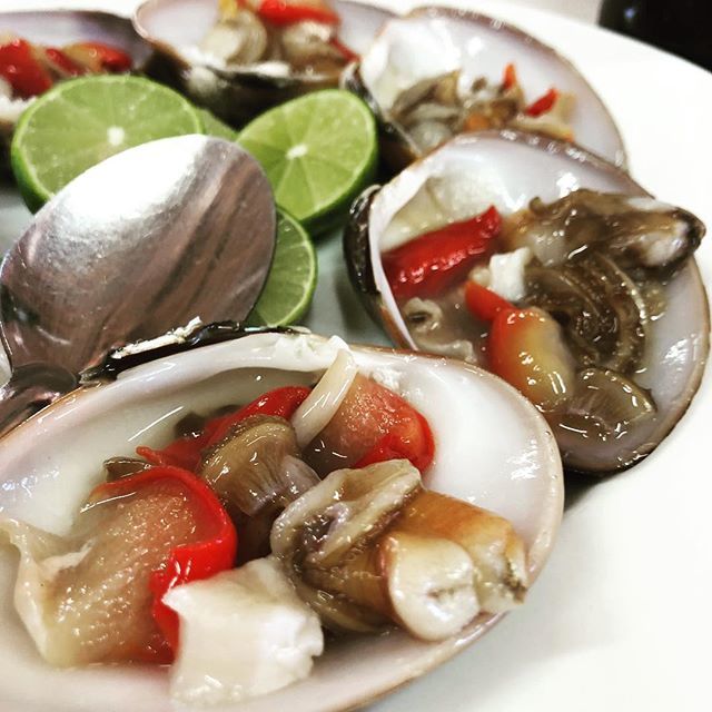 PalomaOrtizMX's tweet photo. Almejas mis amores #bajacaliforniasur #loveit #mylifestyle #imachef #perfavoree #limon #dosdocenas #yummy #mytablestory #loscabosmexico #miméxico #amorreal #goodmood #goodfood #excelentproduct https://t.co/58VKT9O7Ch https://t.co/8Z2YXtMU8L