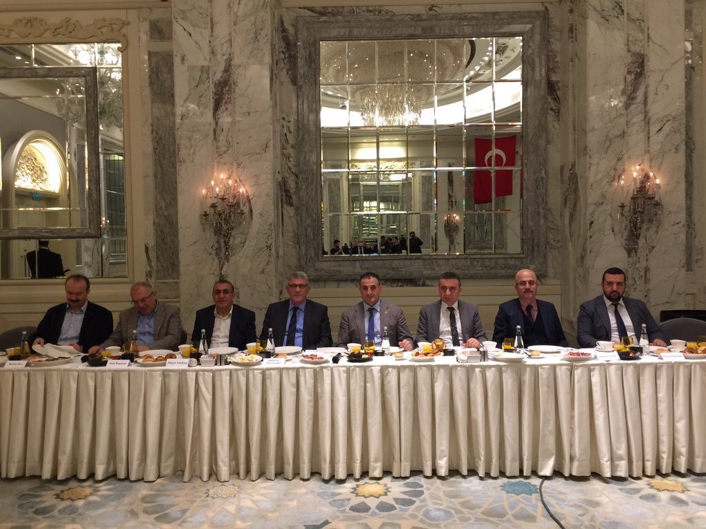 Bu davanın ekmeğini yiyip ihanet edenler elbet bir gün tokadınıda yerler...